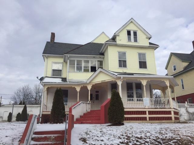Oak St, Holyoke, MA 01040