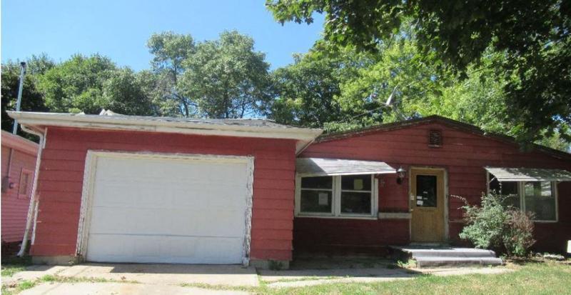 S Hampshire Ave, Mason City, IA 50401