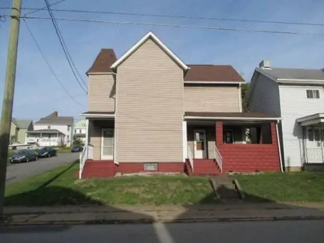 S Broadway St, Scottdale, PA 15683