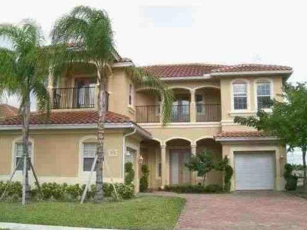 Cresta Cir, West Palm Beach, FL 33413