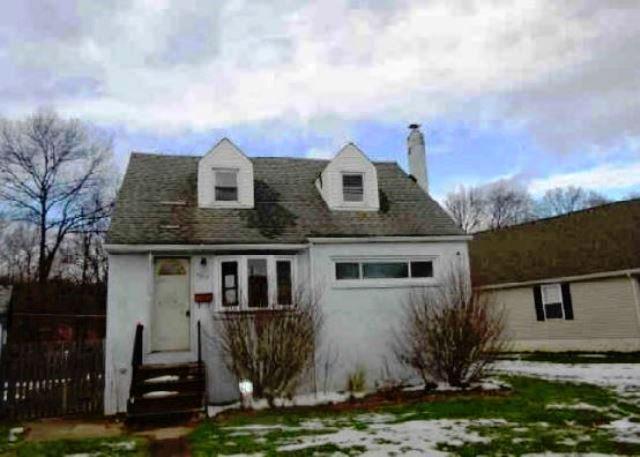 Rockview Dr, Bristol, PA 19007