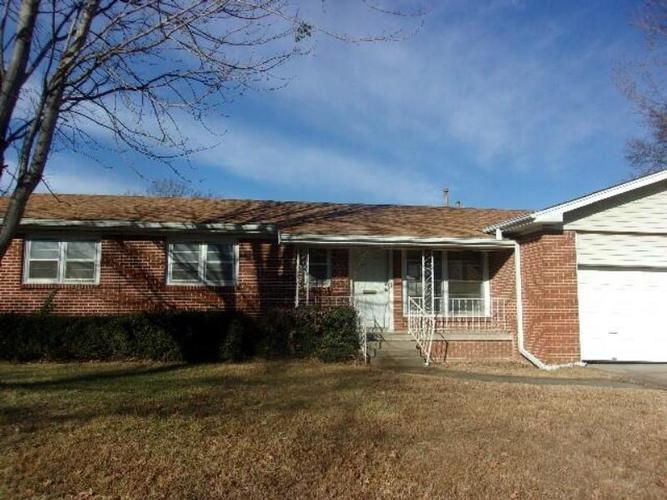 S Thompson St, Vinita, OK 74301