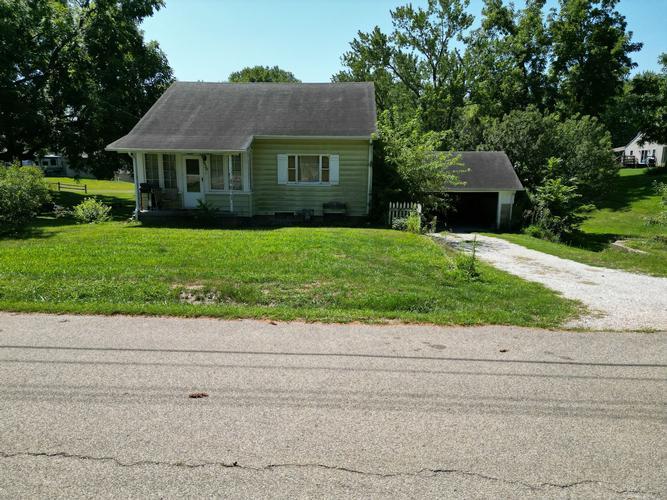 Van Winkle Dr, Canton, IL 61520