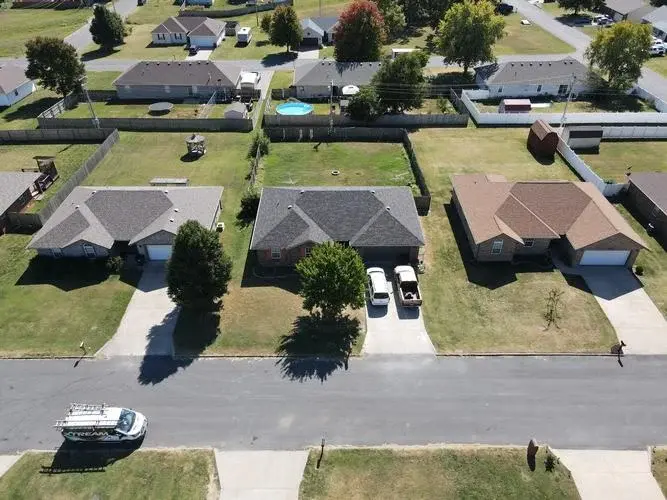 Tyler Ct, Mount Vernon, MO 65712