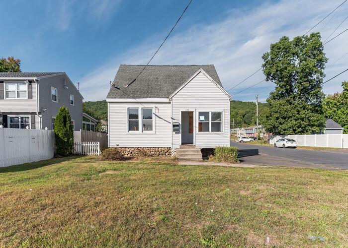 Lake Ave, Bristol, CT 06010