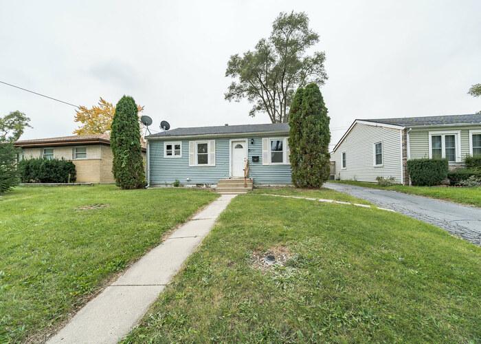 Lorraine Pl, Waukegan, IL 60085