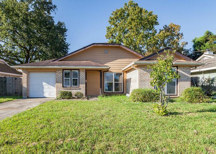 Cynthia St, Westwego, LA 70094