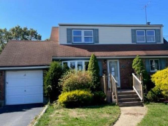 Higbie Ln, West Islip, NY 11795