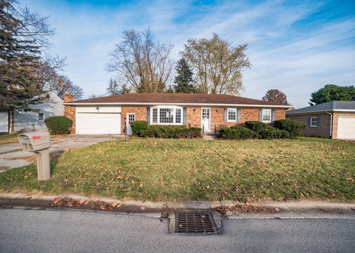 Angela Dr, Fostoria, OH 44830