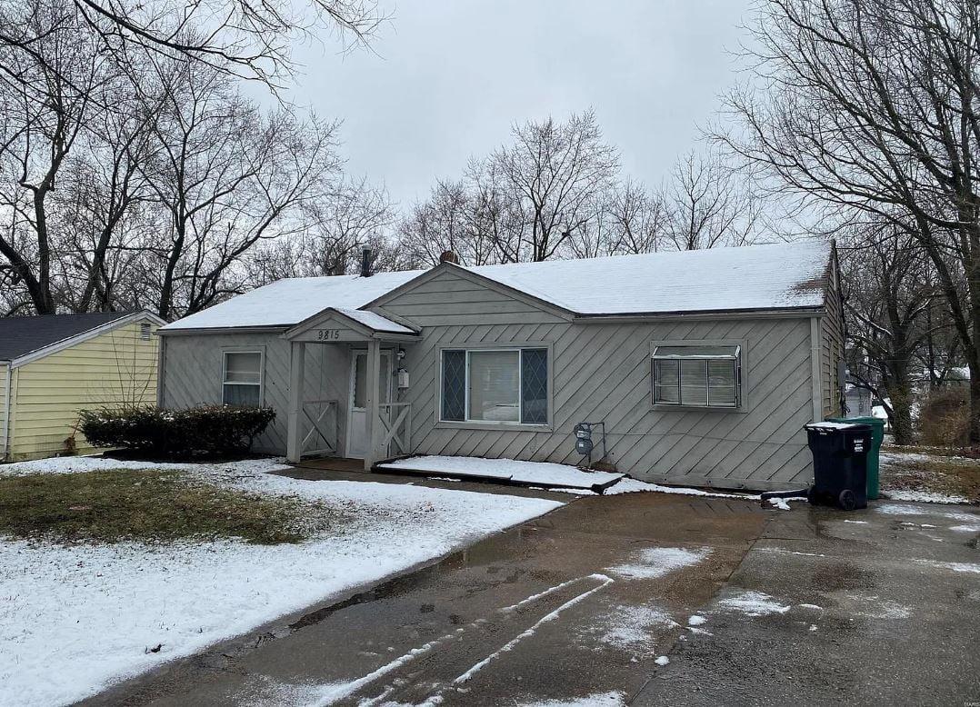 Vickie Pl, Saint Louis, MO 63136