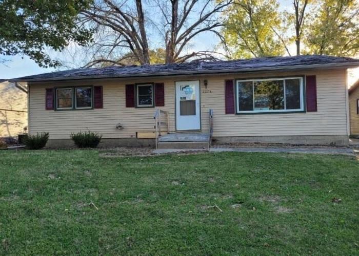 N Dennis Ave, Decatur, IL 62526
