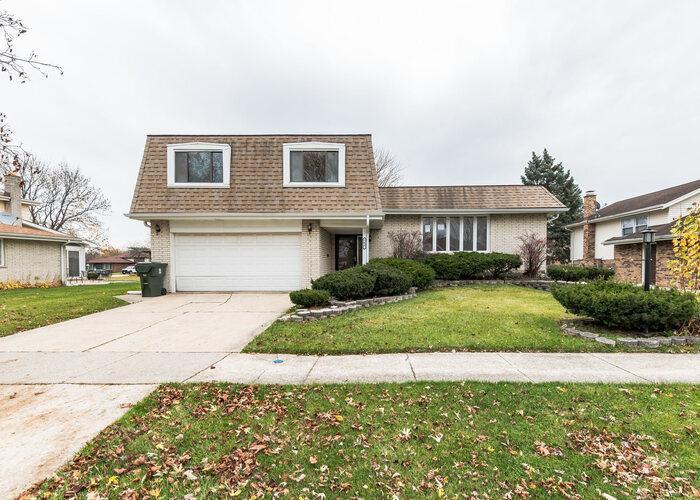 S University Ave, Glenwood, IL 60425