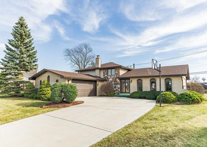 Terry Dr, Orland Park, IL 60462