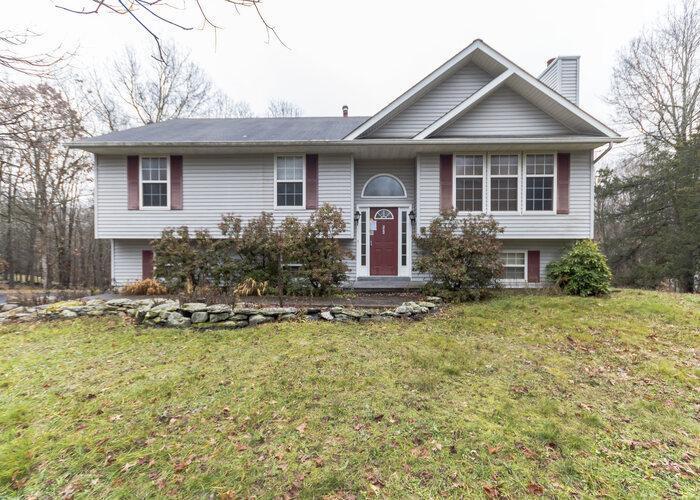 Twin Arch Rd, Rock Tavern, NY 12575