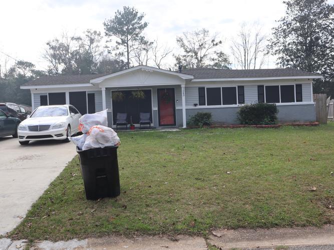 Peachtree Ln N, Mobile, AL 36618