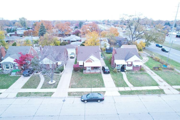 Redmond Ave, Eastpointe, MI 48021