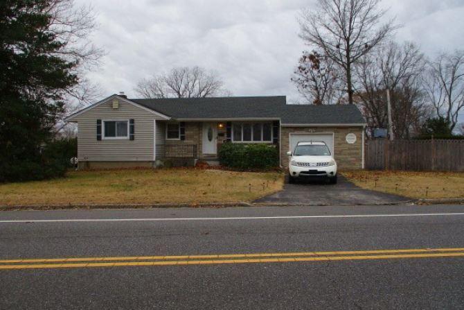 Eastwood Blvd, Centereach, NY 11720