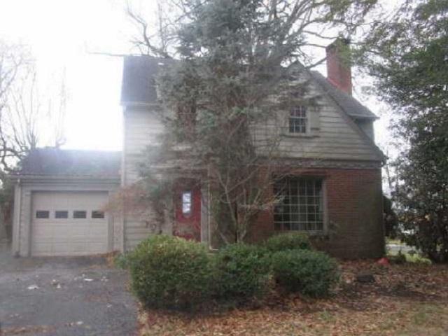 E Englewood Ave, New Castle, PA 16105