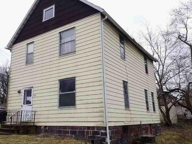 Meek St, Sharon, PA 16146
