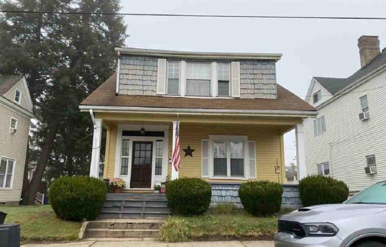 8th St, Moundsville, WV 26041