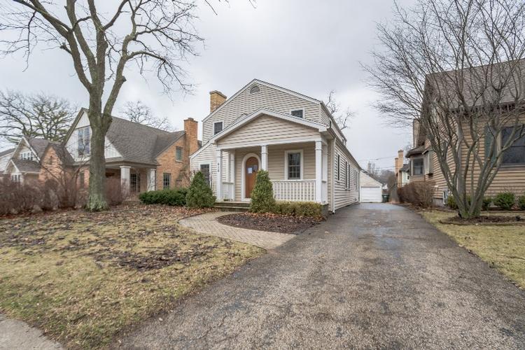 E Scranton Ave, Lake Bluff, IL 60044