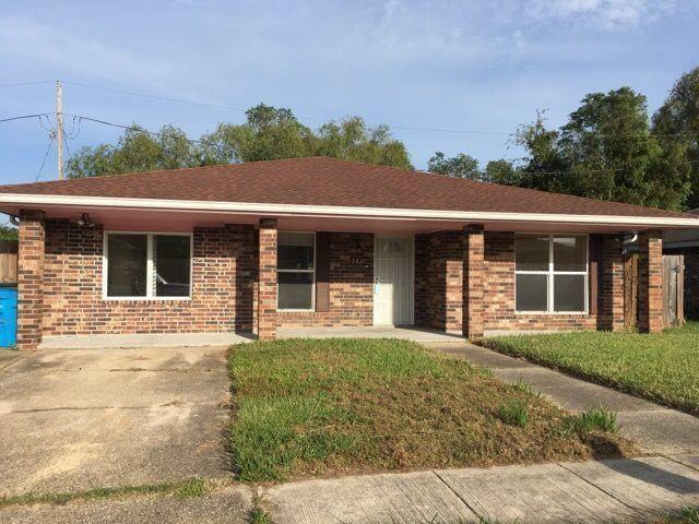 6th St, Violet, LA 70092