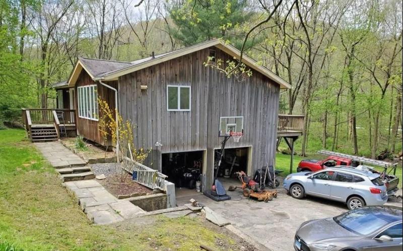 Spruce Ln, New Milford, CT 06776