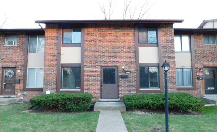 Standish Ln, Villa Park, IL 60181