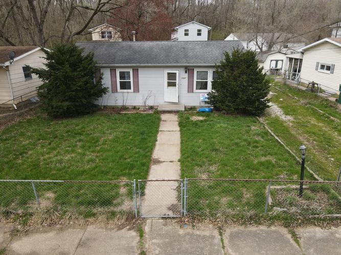 S Queens Dr, Peoria, IL 61605
