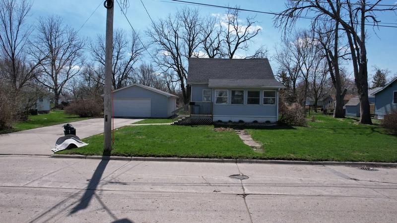 N 8th Ave E, Newton, IA 50208