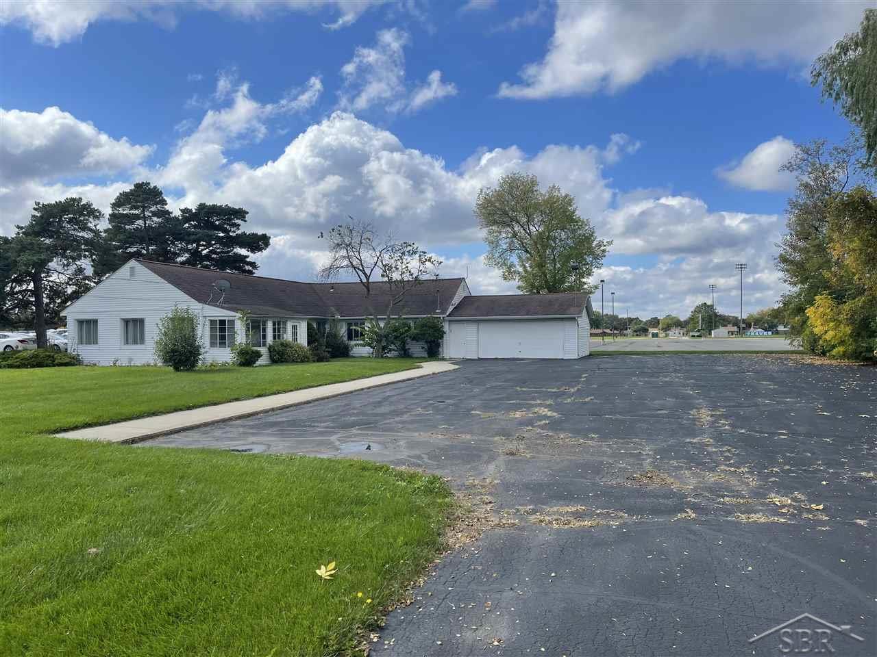 N Center Rd, Saginaw, MI 48638