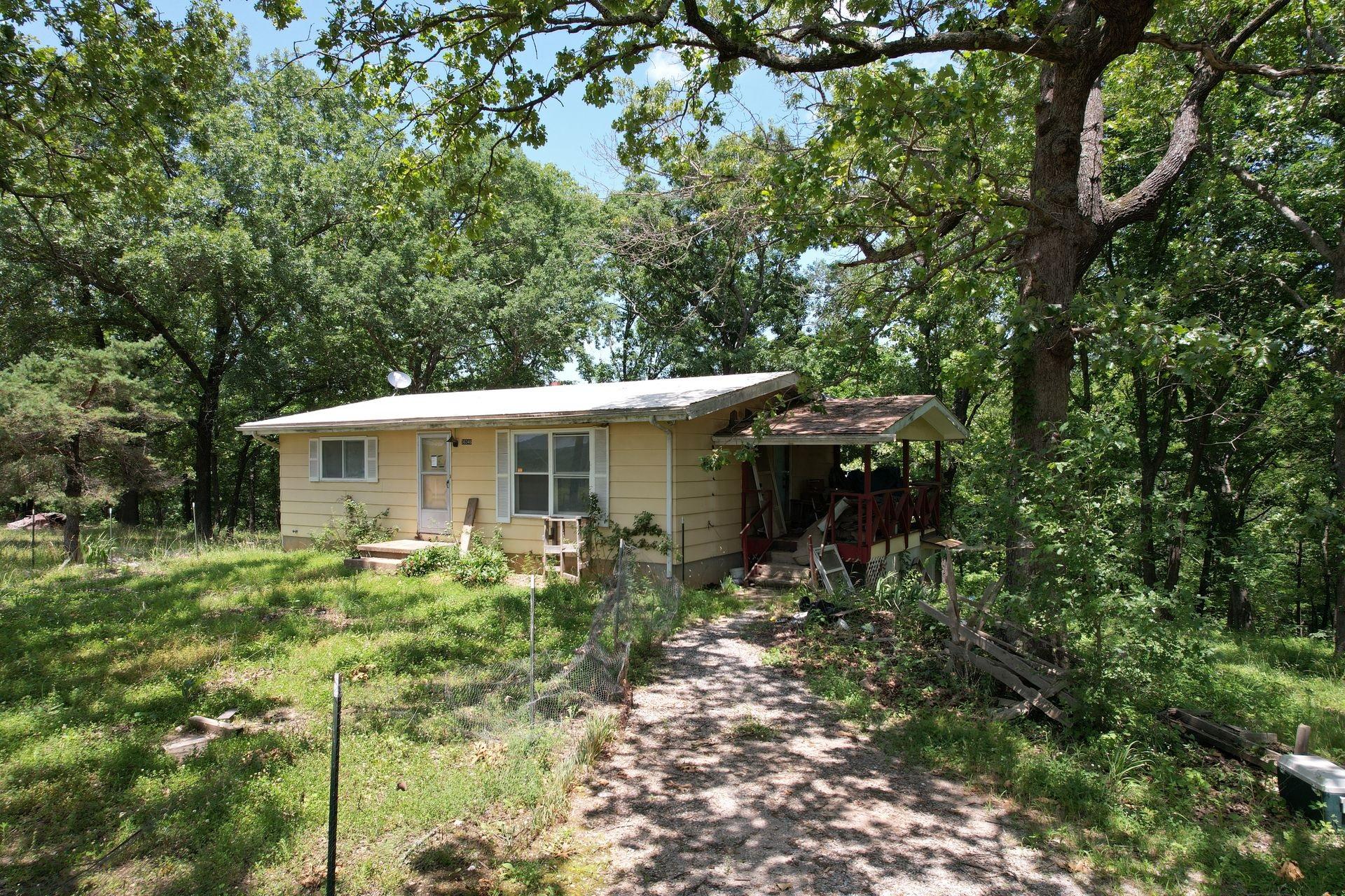 Nycum Ave, Edwards, MO 65326