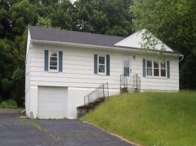 Majestic Ct, Newburgh, NY 12550