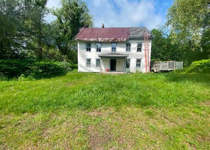 N Parish Rd, Turner, ME 04282