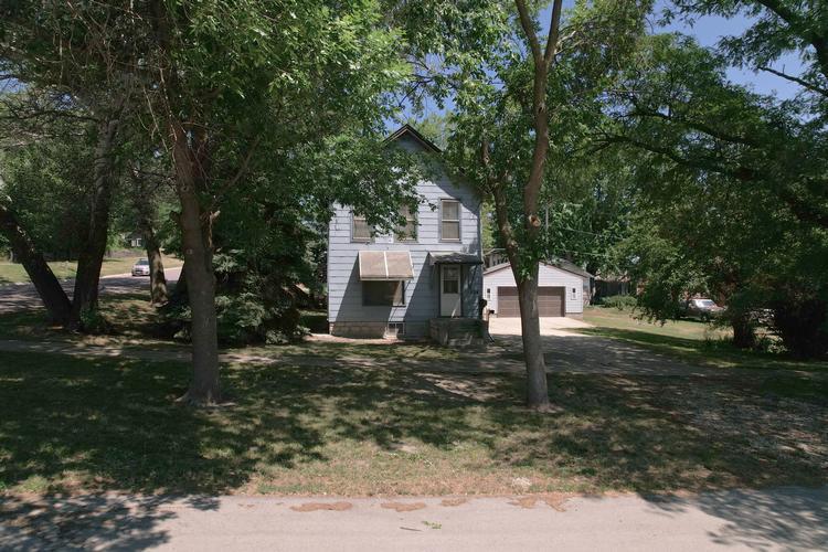 W Elm St, Cherokee, IA 51012