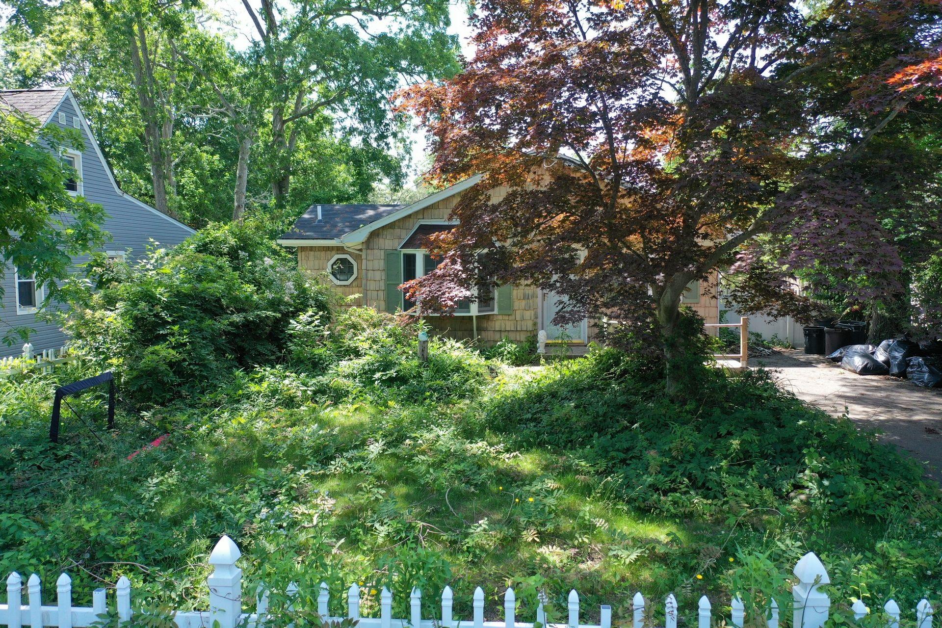Manor Dr, Shirley, NY 11967