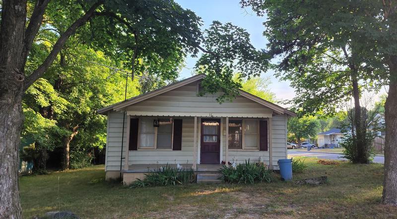 Ada Ave, Berryville, AR 72616