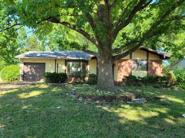Brookshire Dr, Florissant, MO 63033