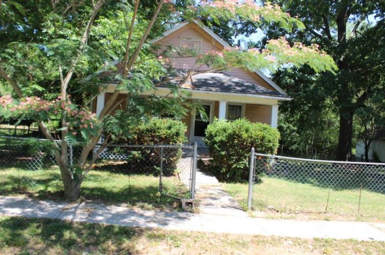 Pine St, Sweet Springs, MO 65351
