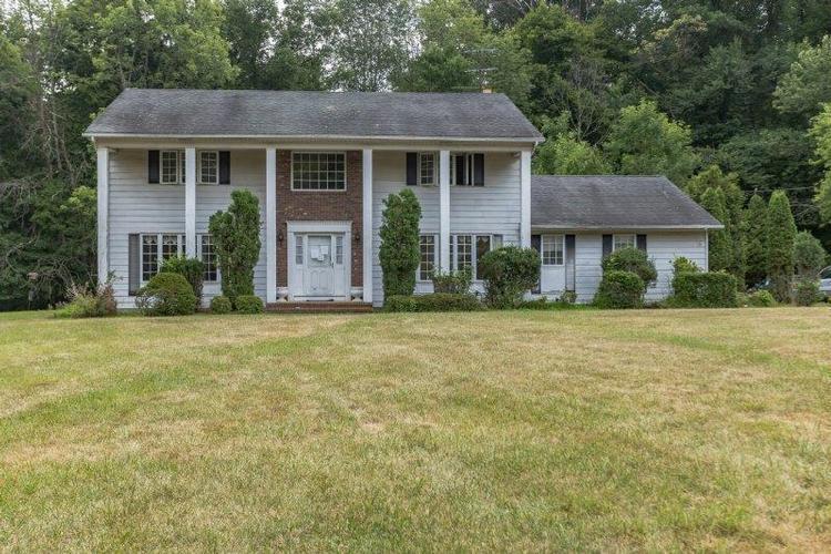 Colonial Dr, Scotch Plains, NJ 07076