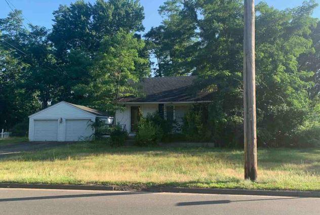 Blakeslee Ave, North Haven, CT 06473