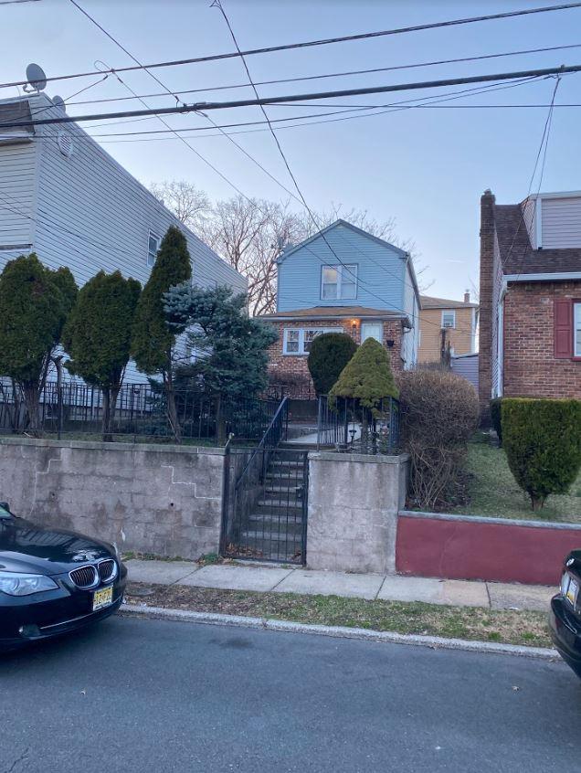 Hiawatha Ave, Hillside, NJ 07205