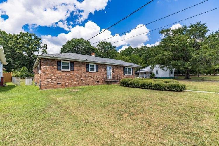 Apex St, Laurens, SC 29360