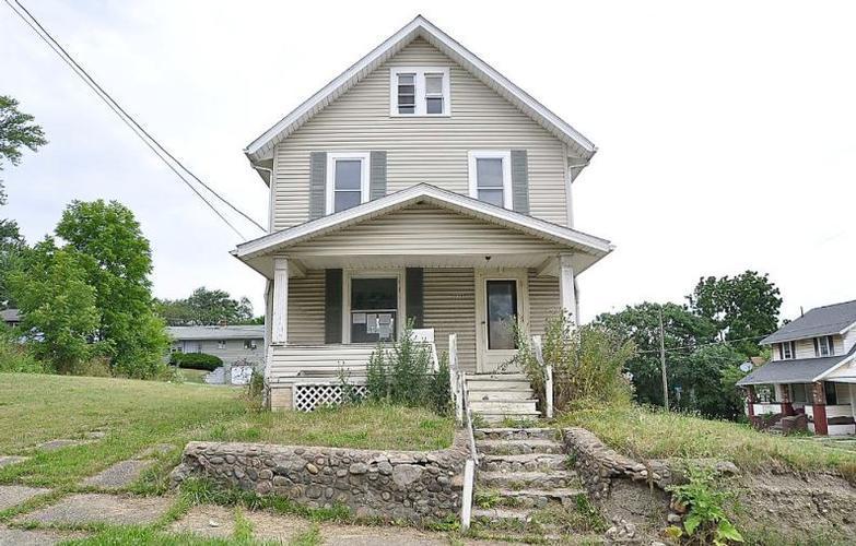 Glendale Pl Ne, Canton, OH 44705