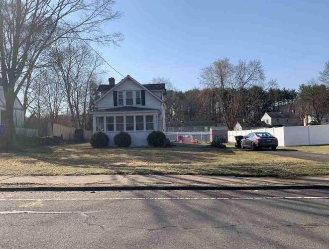 Hills St, East Hartford, CT 06118