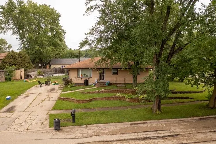 Orchard Ave, Rockford, IL 61108