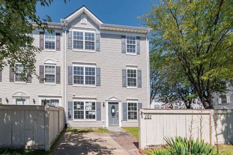 Heathfield Dr, Frederick, MD 21702