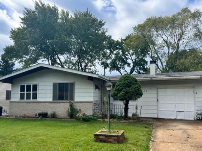 Lynn Haven Ln, Hazelwood, MO 63042