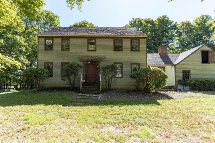 Russett Rd, Sandy Hook, CT 06482