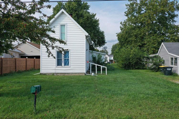 Gertrude St, Kendallville, IN 46755